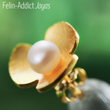 Boucles d'oreilles fleur avec perle d'eau douce Rosée Blanche | Felin-Addict