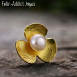 Bijou minimaliste Boucles d'oreilles fleur avec perle Rosée Blanche | Felin-Addict