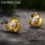 Cadeau Bijou Femme Boucles d'oreilles fleur avec perle Rosée Blanche | Felin-Addict